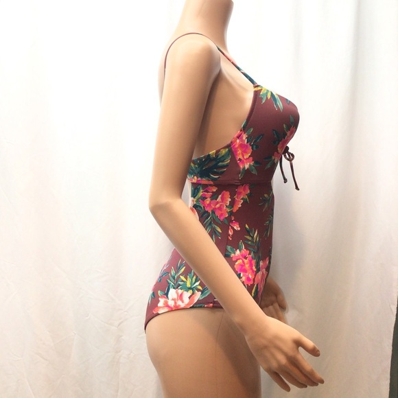 Shade & Shore Tie Front Cut Out Swimsuit Size 34C - Picture 5 of 14
